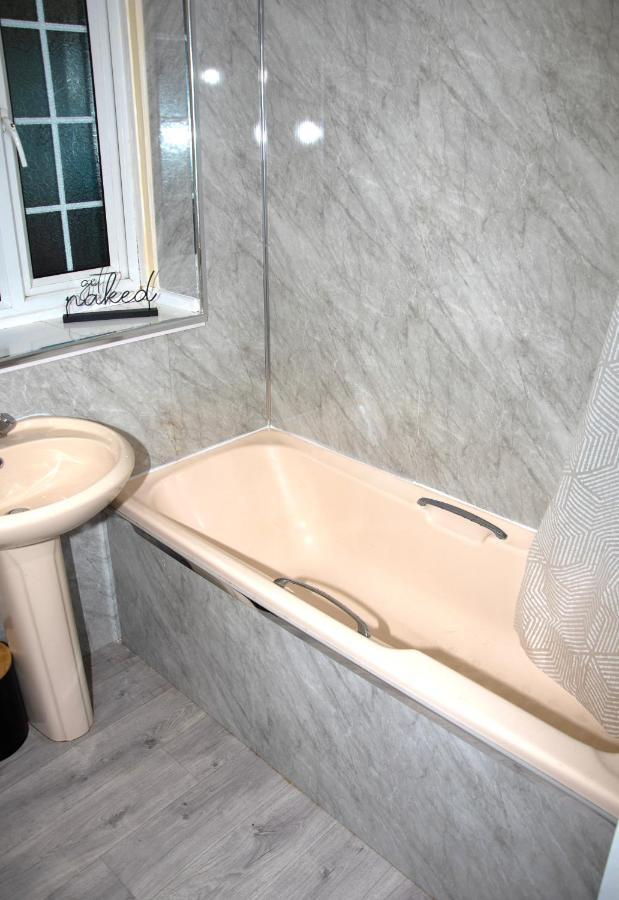 Xb Property - Comfy House Perfect For Families Contractors Relocators West Bromwich Zewnętrze zdjęcie